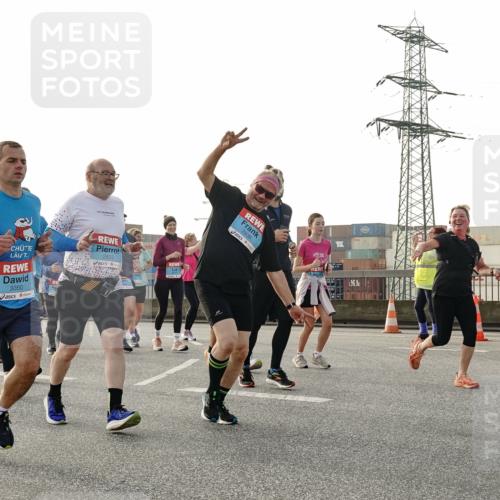 03.10.2026 - Köhlbrandbrückenlauf Michael Burmester http://msf.ph/oto/10767059 03.10.2026 09:23:23 Position 3 3350, 2823, 1 meine-sportfotos.de