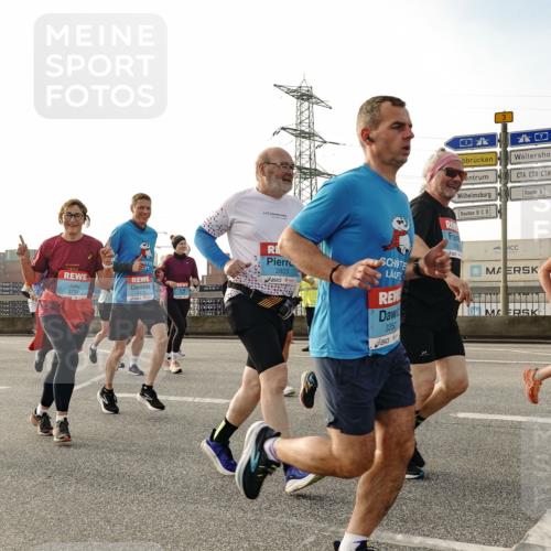 03.10.2026 - Köhlbrandbrückenlauf Michael Burmester http://msf.ph/oto/10767070 03.10.2026 09:23:24 Position 3 1708, 3738, 2823, 3850, 3 meine-sportfotos.de