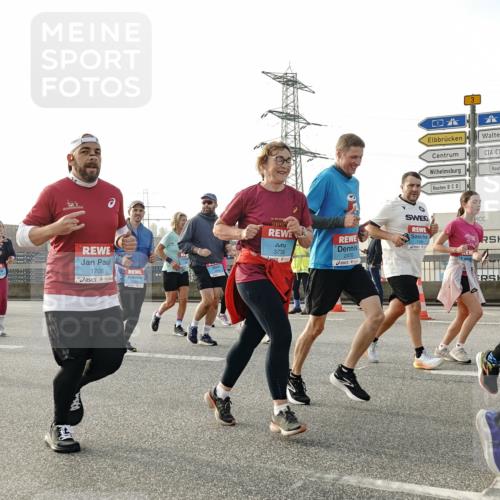 03.10.2026 - Köhlbrandbrückenlauf Michael Burmester http://msf.ph/oto/10767076 03.10.2026 09:23:25 Position 3 45, 4883, 1708, 3108, 3, 2470, 3738 meine-sportfotos.de