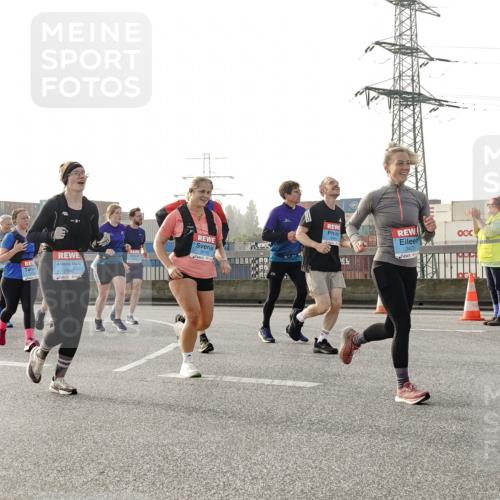 03.10.2026 - Köhlbrandbrückenlauf Michael Burmester http://msf.ph/oto/10767151 03.10.2026 09:23:35 Position 3 2942, 3115, 3473, 1 meine-sportfotos.de