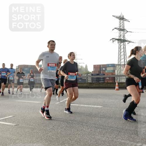 03.10.2026 - Köhlbrandbrückenlauf Michael Burmester http://msf.ph/oto/10767191 03.10.2026 09:23:41 Position 3 2084, 2085, 1 meine-sportfotos.de