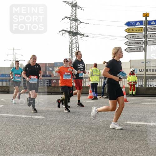 03.10.2026 - Köhlbrandbrückenlauf Michael Burmester http://msf.ph/oto/10767205 03.10.2026 09:23:42 Position 3 1970, 3 meine-sportfotos.de