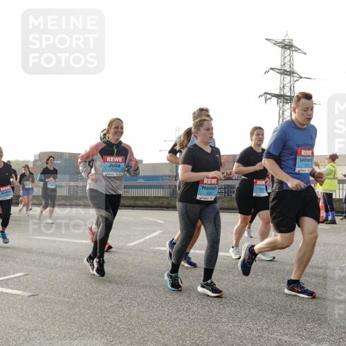 03.10.2026 - Köhlbrandbrückenlauf Michael Burmester http://msf.ph/oto/10767226 03.10.2026 09:23:45 Position 3 3523, 1021, 1020 meine-sportfotos.de