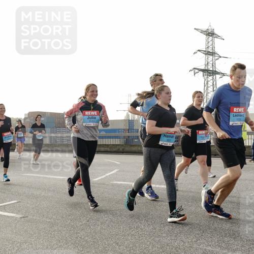 03.10.2026 - Köhlbrandbrückenlauf Michael Burmester http://msf.ph/oto/10767228 03.10.2026 09:23:45 Position 3 3523, 1021, 1020, 3 meine-sportfotos.de