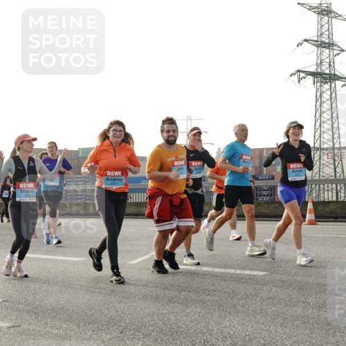03.10.2026 - Köhlbrandbrückenlauf Michael Burmester http://msf.ph/oto/10767253 03.10.2026 09:23:49 Position 3 966, 3305, 3207 meine-sportfotos.de