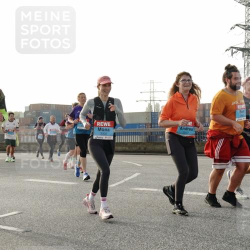 03.10.2026 - Köhlbrandbrückenlauf Michael Burmester http://msf.ph/oto/10767255 03.10.2026 09:23:50 Position 3 1966, 3305, 3207 meine-sportfotos.de