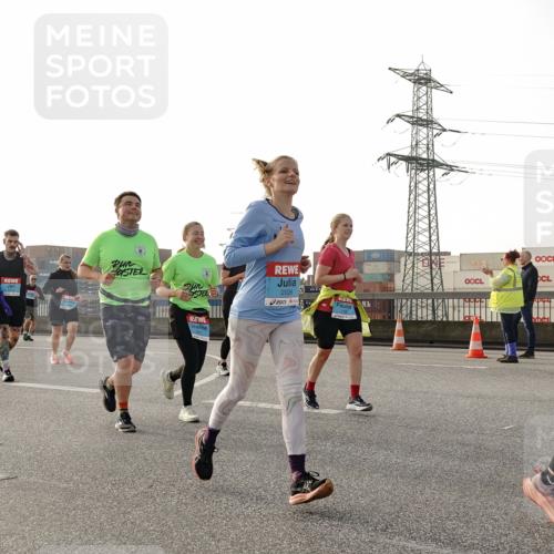 03.10.2026 - Köhlbrandbrückenlauf Michael Burmester http://msf.ph/oto/10767297 03.10.2026 09:23:56 Position 3 20261, 7, 1, 3644 meine-sportfotos.de