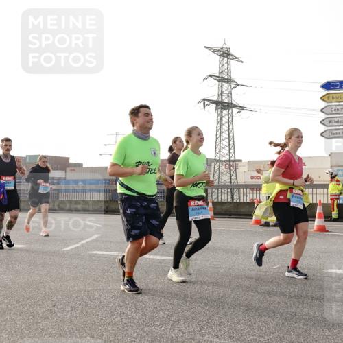 03.10.2026 - Köhlbrandbrückenlauf Michael Burmester http://msf.ph/oto/10767305 03.10.2026 09:23:57 Position 3 3413, 1041, 3123, 3 meine-sportfotos.de