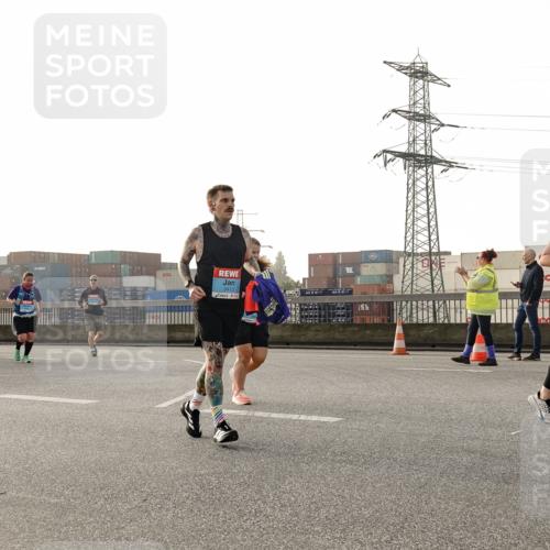 03.10.2026 - Köhlbrandbrückenlauf Michael Burmester http://msf.ph/oto/10767309 03.10.2026 09:23:58 Position 3 3, 3413, 3417 meine-sportfotos.de