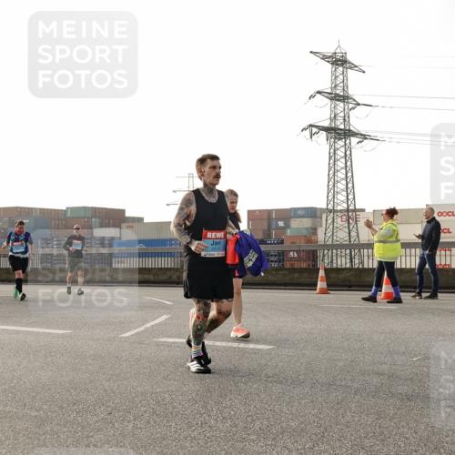 03.10.2026 - Köhlbrandbrückenlauf Michael Burmester http://msf.ph/oto/10767313 03.10.2026 09:23:58 Position 3 3413, 3, 3417 meine-sportfotos.de