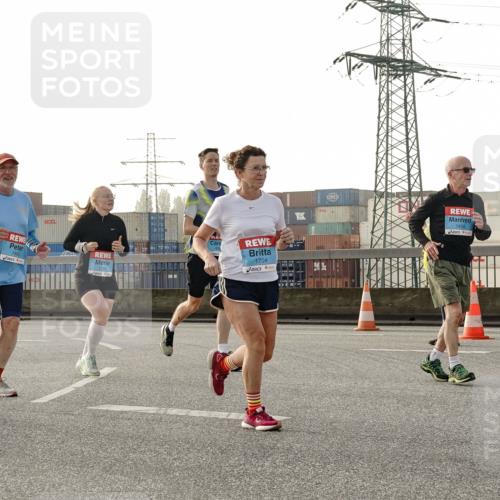 03.10.2026 - Köhlbrandbrückenlauf Michael Burmester http://msf.ph/oto/10767324 03.10.2026 09:24:03 Position 3 1802, 1704, 1434 meine-sportfotos.de