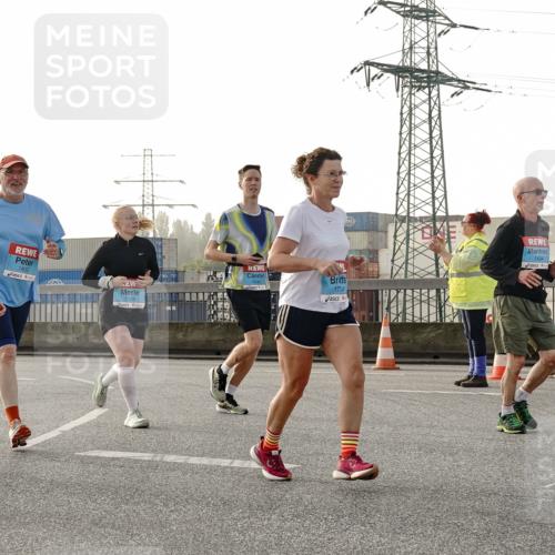 03.10.2026 - Köhlbrandbrückenlauf Michael Burmester http://msf.ph/oto/10767328 03.10.2026 09:24:03 Position 3 1802, 1159, 116, 1704 meine-sportfotos.de