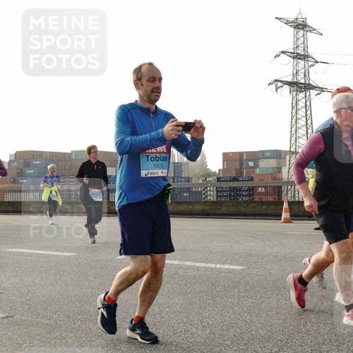 03.10.2026 - Köhlbrandbrückenlauf Michael Burmester http://msf.ph/oto/10767336 03.10.2026 09:24:05 Position 3 1005, 00, 1 meine-sportfotos.de