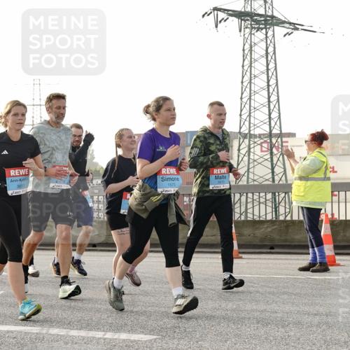 03.10.2026 - Köhlbrandbrückenlauf Michael Burmester http://msf.ph/oto/10767390 03.10.2026 09:24:15 Position 3 2588, 3613, 1573, 2599, 3690 meine-sportfotos.de