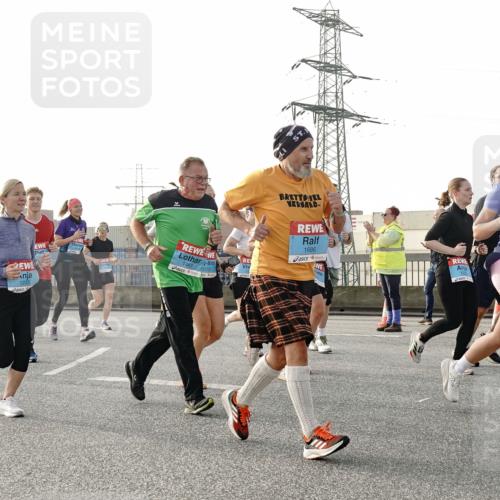 03.10.2026 - Köhlbrandbrückenlauf Michael Burmester http://msf.ph/oto/10767405 03.10.2026 09:24:17 Position 3 1233, 1463, 3173, 1686, 3, 2599 meine-sportfotos.de