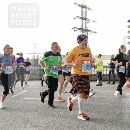 03.10.2026 - Köhlbrandbrückenlauf Michael Burmester http://msf.ph/oto/10767407 03.10.2026 09:24:17 Position 3 3452, 1233, 1463, 1686, 125, 3, 2599 meine-sportfotos.de