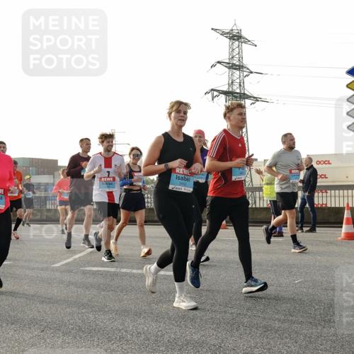 03.10.2026 - Köhlbrandbrückenlauf Michael Burmester http://msf.ph/oto/10767418 03.10.2026 09:24:19 Position 3 12, 2933, 3452, 3 meine-sportfotos.de