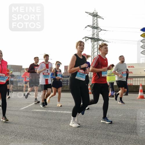 03.10.2026 - Köhlbrandbrückenlauf Michael Burmester http://msf.ph/oto/10767420 03.10.2026 09:24:19 Position 3 042, 2933, 3452, 3 meine-sportfotos.de
