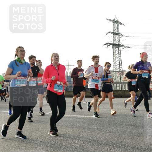 03.10.2026 - Köhlbrandbrückenlauf Michael Burmester http://msf.ph/oto/10767422 03.10.2026 09:24:19 Position 3 3042, 2933, 1, 3452, 3448 meine-sportfotos.de