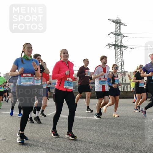 03.10.2026 - Köhlbrandbrückenlauf Michael Burmester http://msf.ph/oto/10767424 03.10.2026 09:24:19 Position 3 3042, 2976, 2933, 3448, 3 meine-sportfotos.de