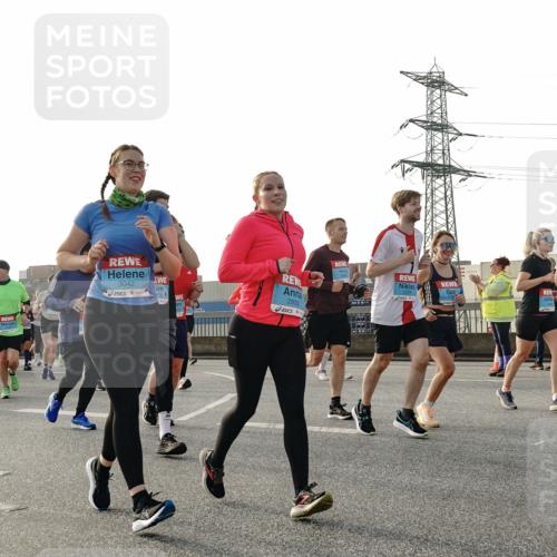 03.10.2026 - Köhlbrandbrückenlauf Michael Burmester http://msf.ph/oto/10767425 03.10.2026 09:24:20 Position 3 3042, 2933, 344 meine-sportfotos.de