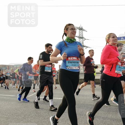 03.10.2026 - Köhlbrandbrückenlauf Michael Burmester http://msf.ph/oto/10767431 03.10.2026 09:24:20 Position 3 3042, 2976, 293 meine-sportfotos.de