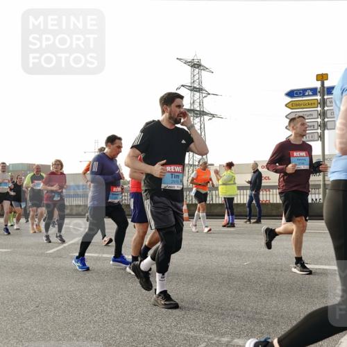 03.10.2026 - Köhlbrandbrückenlauf Michael Burmester http://msf.ph/oto/10767433 03.10.2026 09:24:21 Position 3 2976, 3746, 2761 meine-sportfotos.de