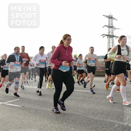 03.10.2026 - Köhlbrandbrückenlauf Michael Burmester http://msf.ph/oto/10767455 03.10.2026 09:24:24 Position 3 2866, 3669, 3 meine-sportfotos.de