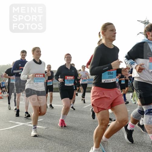 03.10.2026 - Köhlbrandbrückenlauf Michael Burmester http://msf.ph/oto/10767471 03.10.2026 09:24:25 Position 3 1822, 1820, 2866, 3342, 3325 meine-sportfotos.de
