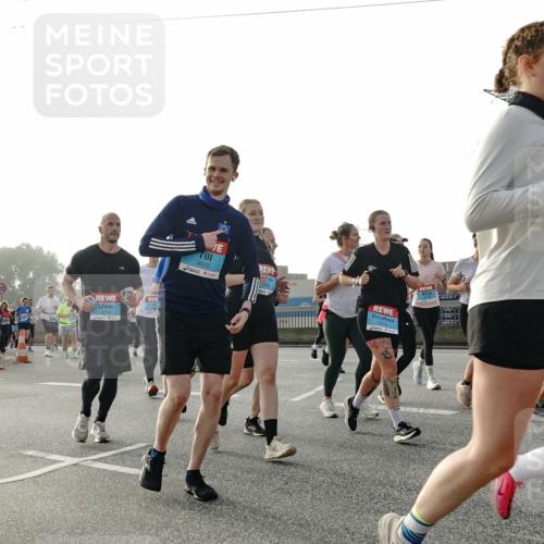 03.10.2026 - Köhlbrandbrückenlauf Michael Burmester http://msf.ph/oto/10767483 03.10.2026 09:24:26 Position 3 3259, 3620, 3274, 182, 250, 1820 meine-sportfotos.de