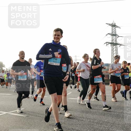 03.10.2026 - Köhlbrandbrückenlauf Michael Burmester http://msf.ph/oto/10767489 03.10.2026 09:24:27 Position 3 3259, 3620, 3274 meine-sportfotos.de