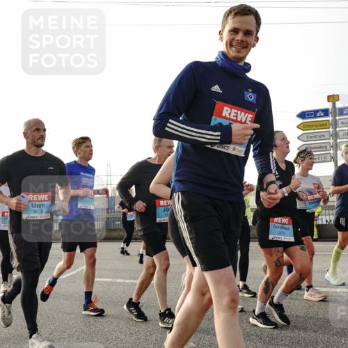 03.10.2026 - Köhlbrandbrückenlauf Michael Burmester http://msf.ph/oto/10767494 03.10.2026 09:24:27 Position 3 3259, 1012, 31, 3274 meine-sportfotos.de