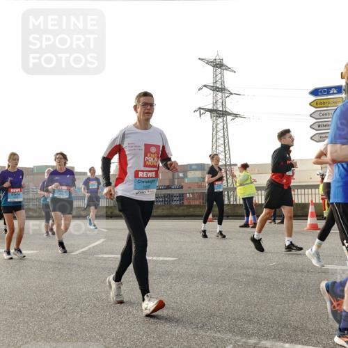 03.10.2026 - Köhlbrandbrückenlauf Michael Burmester http://msf.ph/oto/10767502 03.10.2026 09:24:29 Position 3 1800, 1850, 1012 meine-sportfotos.de