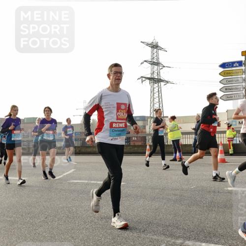 03.10.2026 - Köhlbrandbrückenlauf Michael Burmester http://msf.ph/oto/10767503 03.10.2026 09:24:29 Position 3 122, 1800, 1850, 3129 meine-sportfotos.de