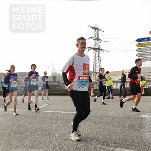 03.10.2026 - Köhlbrandbrückenlauf Michael Burmester http://msf.ph/oto/10767505 03.10.2026 09:24:29 Position 3 1800, 1850, 3, 000 meine-sportfotos.de