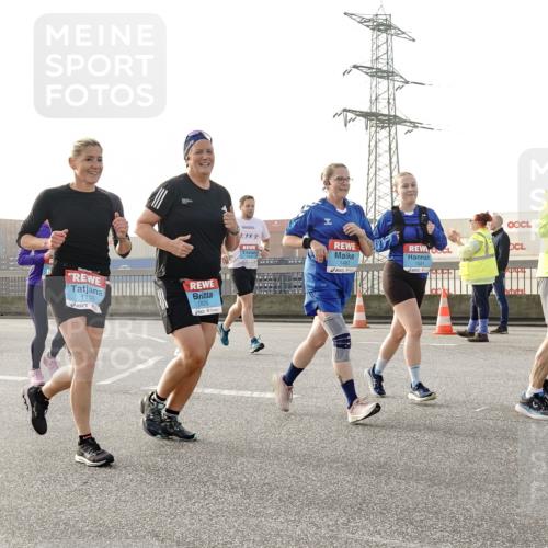 03.10.2026 - Köhlbrandbrückenlauf Michael Burmester http://msf.ph/oto/10767597 03.10.2026 09:24:46 Position 3 1103, 2825, 3, 1487, 1521 meine-sportfotos.de