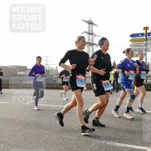 03.10.2026 - Köhlbrandbrückenlauf Michael Burmester http://msf.ph/oto/10767603 03.10.2026 09:24:47 Position 3 3826, 1103, 2825, 3 meine-sportfotos.de