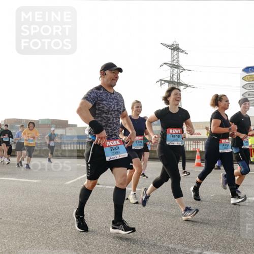 03.10.2026 - Köhlbrandbrückenlauf Michael Burmester http://msf.ph/oto/10767644 03.10.2026 09:24:53 Position 3 3, 3589, 3193, 3105 meine-sportfotos.de