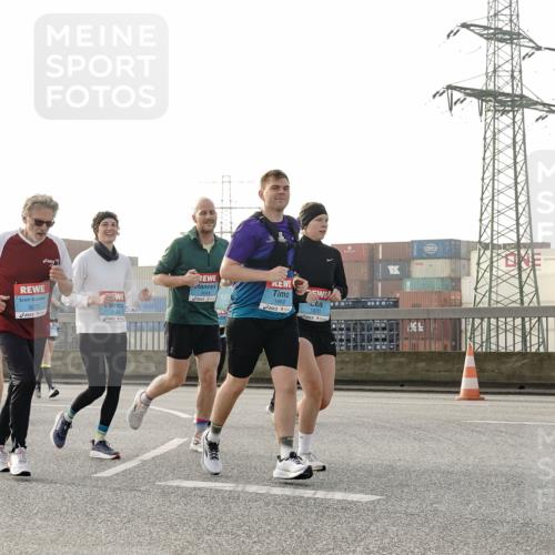 03.10.2026 - Köhlbrandbrückenlauf Michael Burmester http://msf.ph/oto/10767664 03.10.2026 09:24:57 Position 3 1869, 1870, 3273, 3133 meine-sportfotos.de