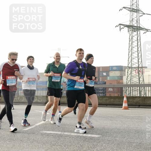 03.10.2026 - Köhlbrandbrückenlauf Michael Burmester http://msf.ph/oto/10767666 03.10.2026 09:24:57 Position 3 3273, 3133, 3045, 1870, 1869 meine-sportfotos.de