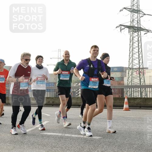 03.10.2026 - Köhlbrandbrückenlauf Michael Burmester http://msf.ph/oto/10767670 03.10.2026 09:24:57 Position 3 3045, 1870, 3133, 1869, 3273 meine-sportfotos.de