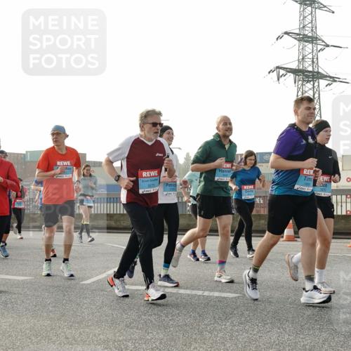 03.10.2026 - Köhlbrandbrückenlauf Michael Burmester http://msf.ph/oto/10767672 03.10.2026 09:24:58 Position 3 3273, 3045, 1869, 1870 meine-sportfotos.de