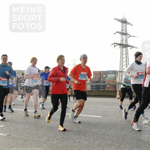 03.10.2026 - Köhlbrandbrückenlauf Michael Burmester http://msf.ph/oto/10767683 03.10.2026 09:24:59 Position 3 3228, 3219, 3647 meine-sportfotos.de
