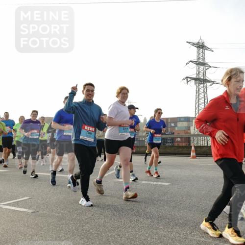 03.10.2026 - Köhlbrandbrückenlauf Michael Burmester http://msf.ph/oto/10767688 03.10.2026 09:25:00 Position 3 3219, 1 meine-sportfotos.de