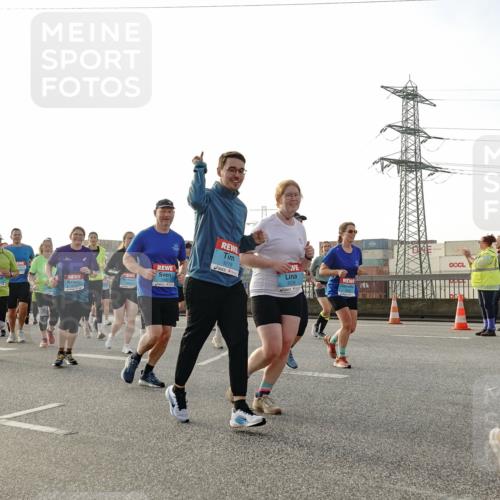 03.10.2026 - Köhlbrandbrückenlauf Michael Burmester http://msf.ph/oto/10767691 03.10.2026 09:25:00 Position 3 3219, 1492, 3228 meine-sportfotos.de