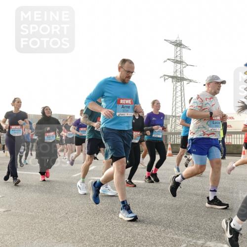 03.10.2026 - Köhlbrandbrückenlauf Michael Burmester http://msf.ph/oto/10767785 03.10.2026 09:25:12 Position 3 2734, 3, 3404 meine-sportfotos.de