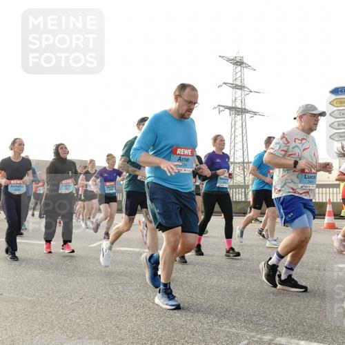03.10.2026 - Köhlbrandbrückenlauf Michael Burmester http://msf.ph/oto/10767787 03.10.2026 09:25:12 Position 3 734, 3, 3404 meine-sportfotos.de