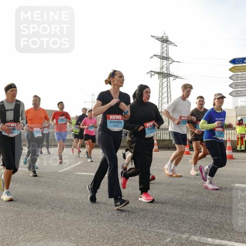 03.10.2026 - Köhlbrandbrückenlauf Michael Burmester http://msf.ph/oto/10767795 03.10.2026 09:25:13 Position 3 3544, 3575, 3 meine-sportfotos.de