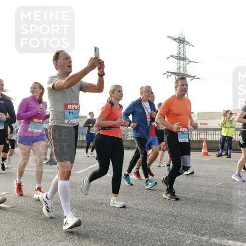 03.10.2026 - Köhlbrandbrückenlauf Michael Burmester http://msf.ph/oto/10767812 03.10.2026 09:25:15 Position 3 3680, 3749, 3544, 3419, 3 meine-sportfotos.de
