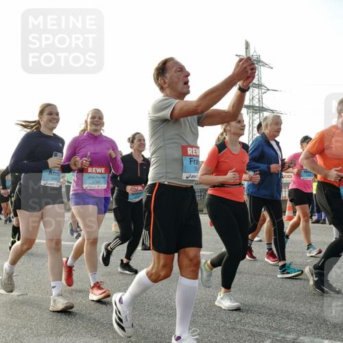 03.10.2026 - Köhlbrandbrückenlauf Michael Burmester http://msf.ph/oto/10767814 03.10.2026 09:25:15 Position 3 3680, 3749, 354, 3419, 3 meine-sportfotos.de